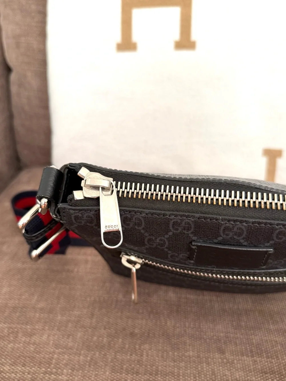 Authentic Gucci unisex messanger bag black supreme canvas small